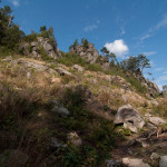 Felsen am Wegrand